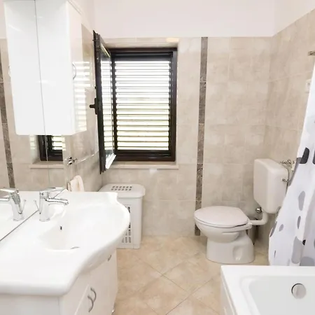 Apartment Beautiful In Sukosan